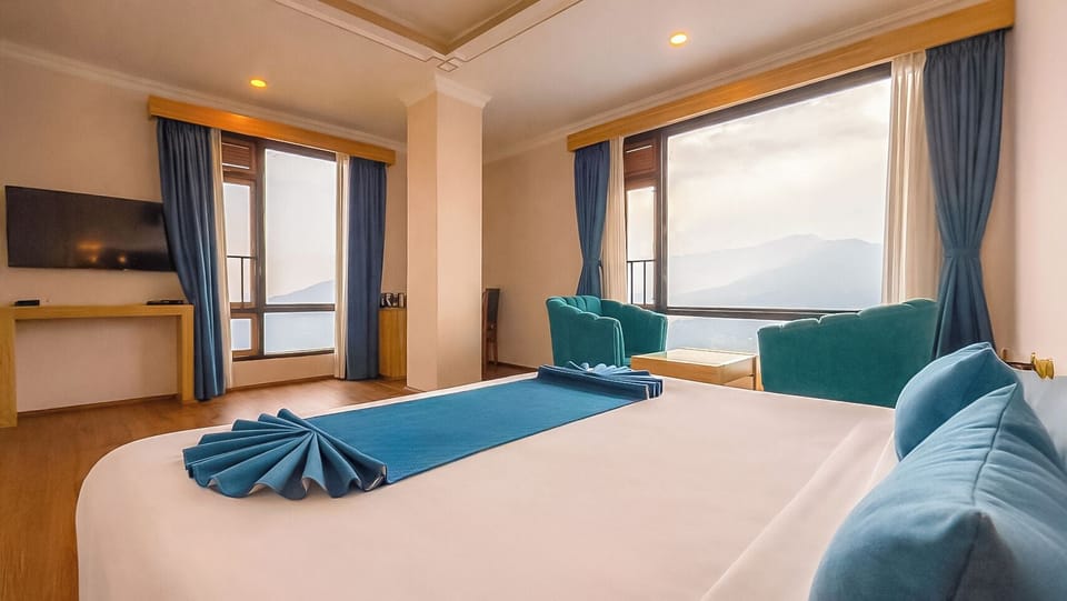 Executive Room, 1 Queen Bed | WiFi (free), bed sheets
