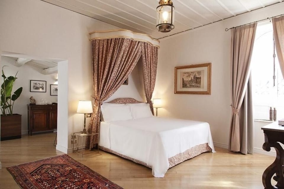 Presidential Room | Premium bedding, minibar, in-room safe, desk