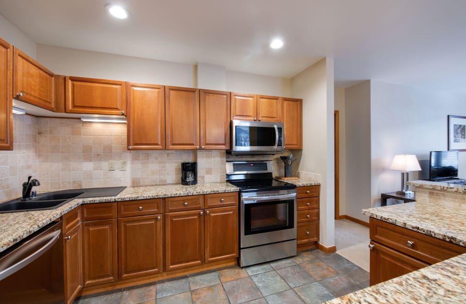 Condo, 3 Bedrooms | Private kitchen | Coffee/tea maker, fridge, oven, toaster