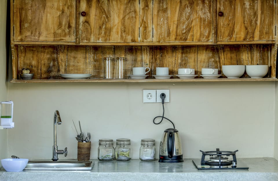 Romantic Villa | Private kitchen | Mini-fridge, microwave, stovetop, electric kettle