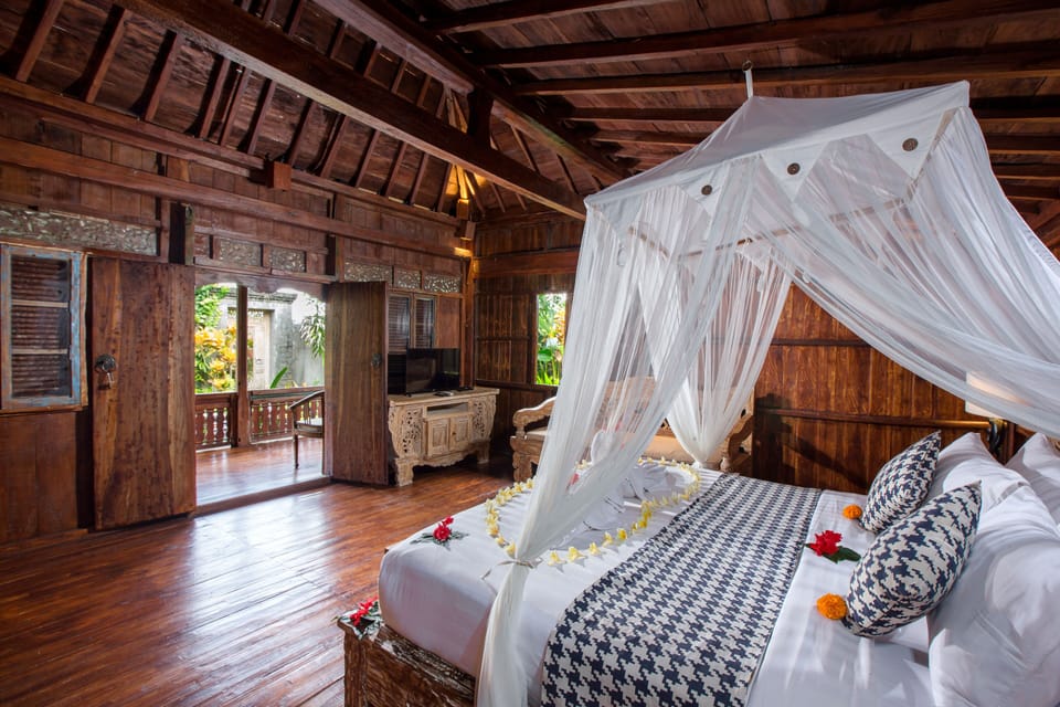 Romantic Villa | Egyptian cotton sheets, premium bedding, minibar, in-room safe