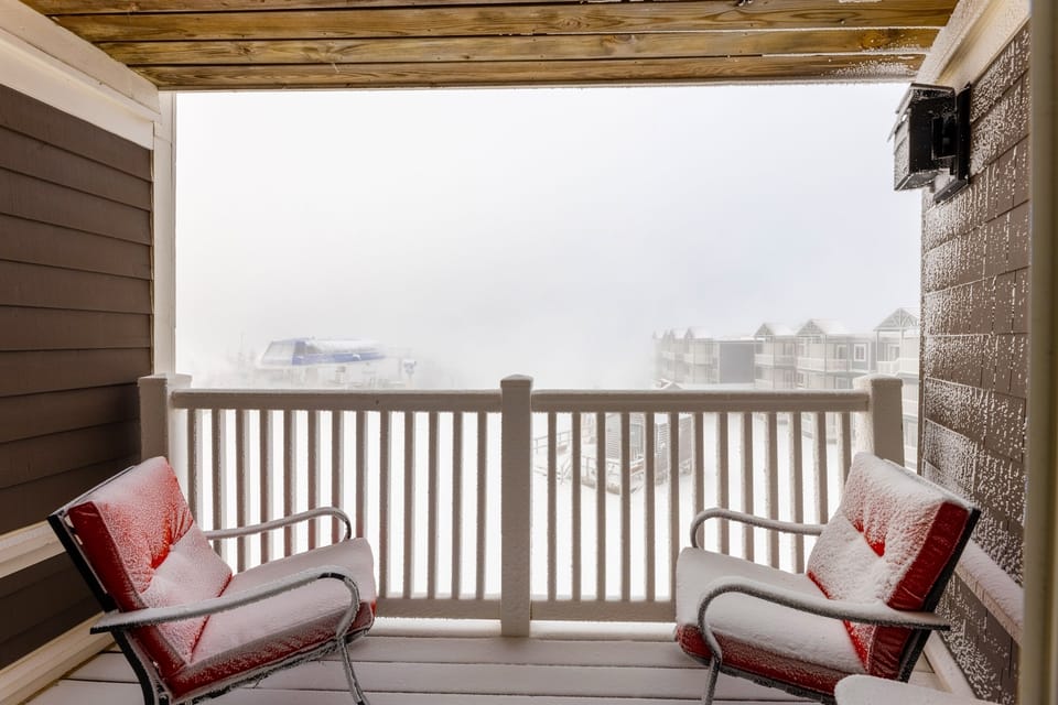 Soak away your worries in the hot tub and enjoy the mountain views.  Brad Arnette, a previous guest says: "The location is unbeatable, with easy access to the ski lift and the Village. After a day of snowboarding, relaxing in the hot tub was the highlight"