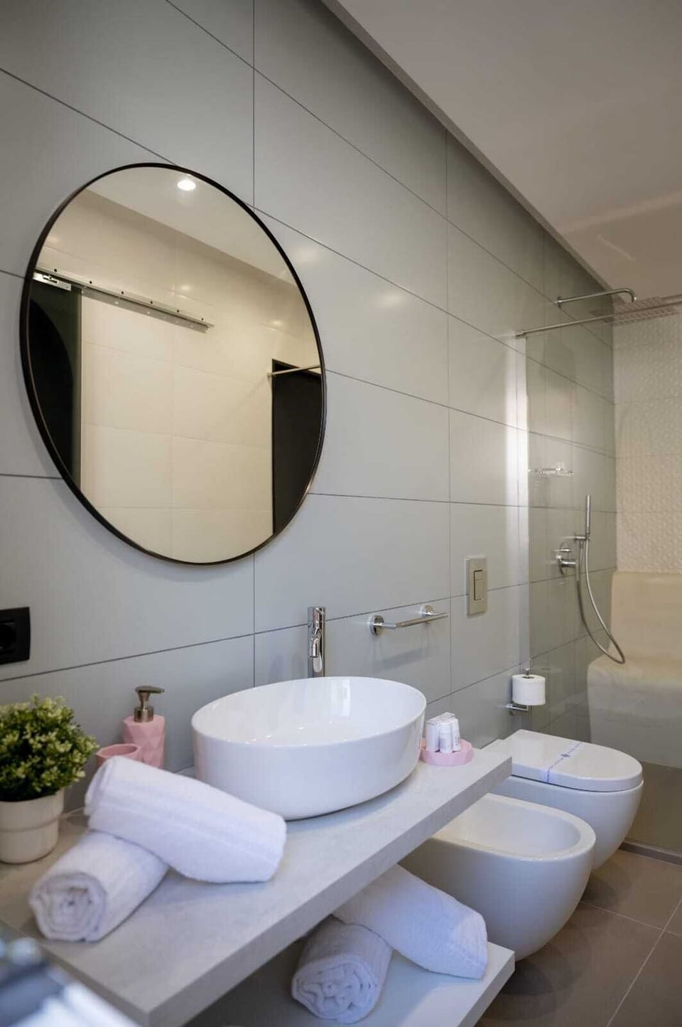 Superior Double or Twin Room | Bathroom | Shower, rainfall showerhead, free toiletries, hair dryer