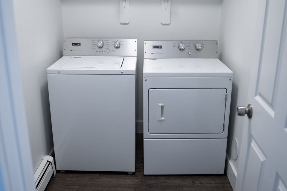 Free access to washer and dryer.
