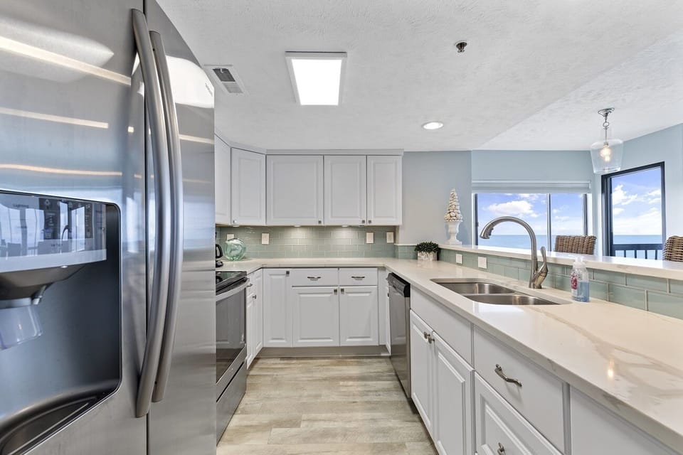 Beautiful updated kitchen with everything you need!