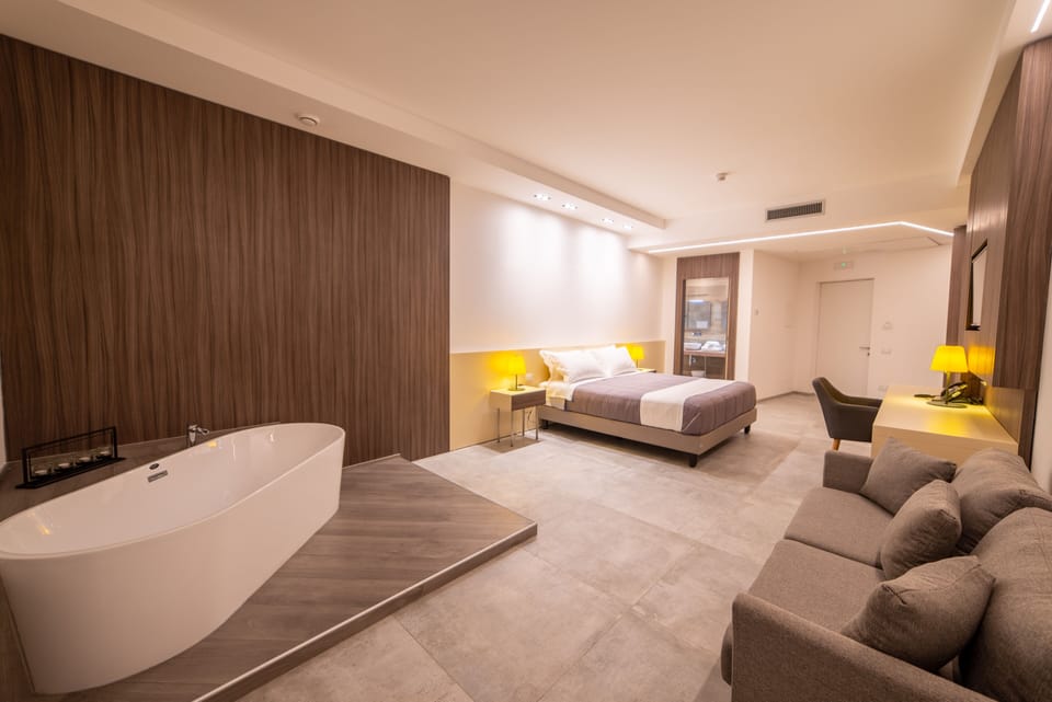 Studio Suite | Soundproofing, free WiFi, bed sheets