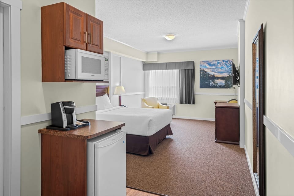 Hypo-allergenic bedding available, desk, blackout drapes, soundproofing