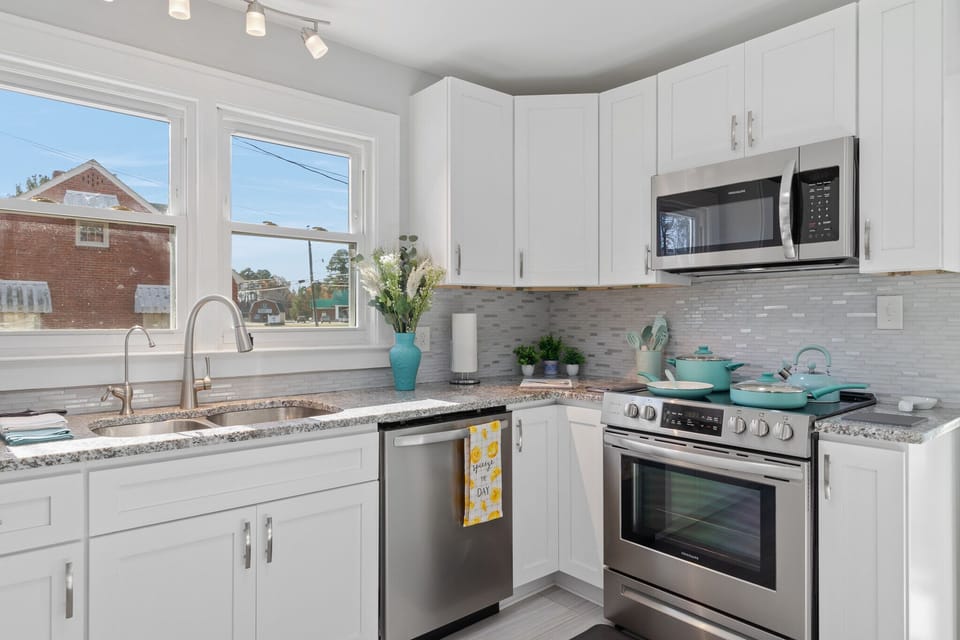 Beautiful modern kitchen - fully stocked for all your cooking needs