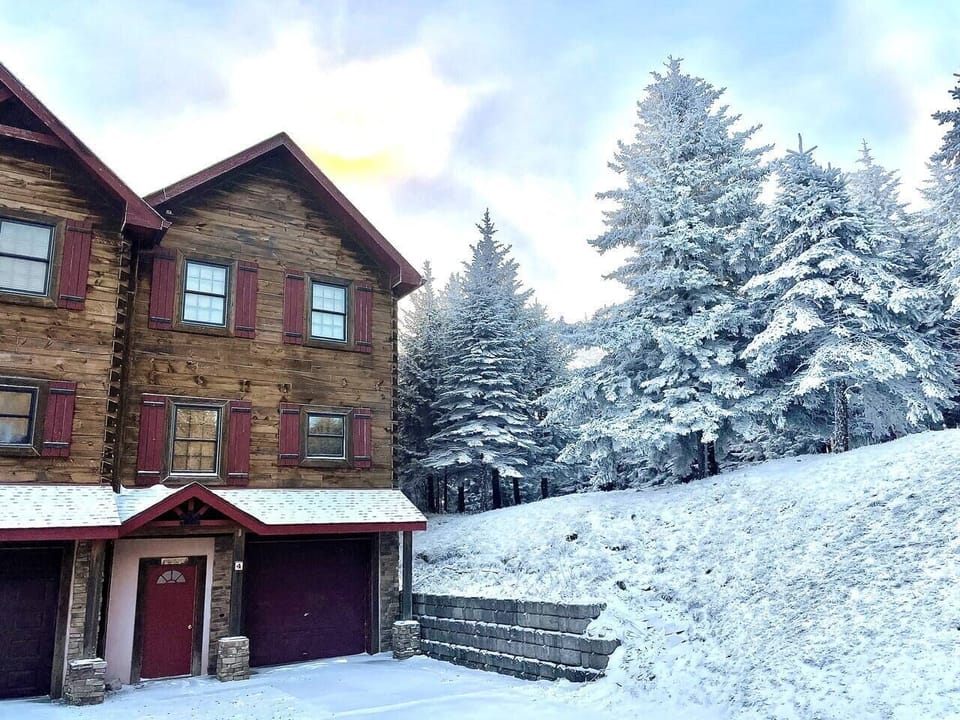 Enjoy the privacy of being the end unit, with easy access to the slope.
