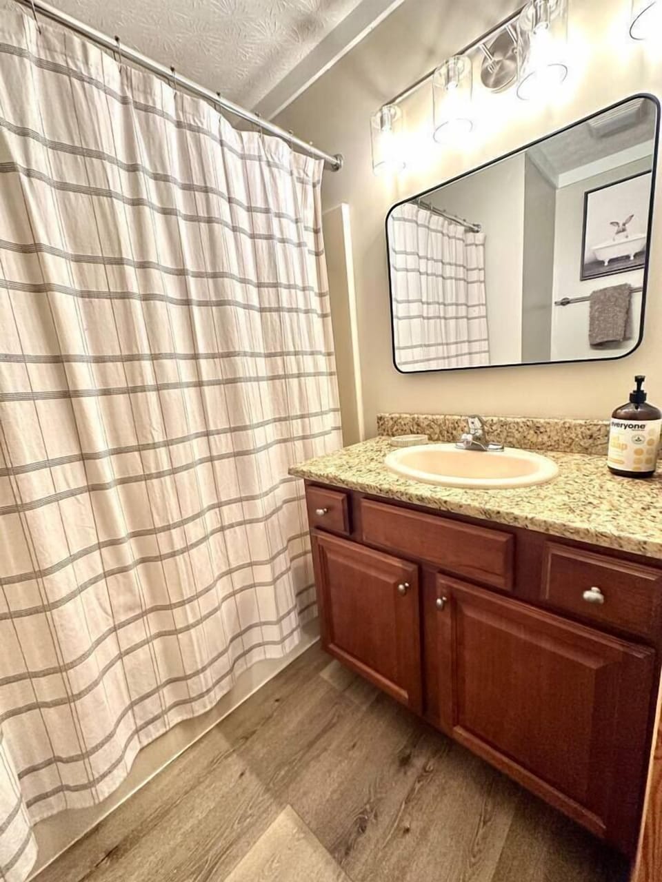 2nd of 3.5 baths features a shower/tub combo