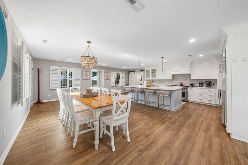 Dining Room With Seating For 10 | IOP Escapes Beach Blessing | 3705 Hartnett Blvd, Isle of Palms, SC