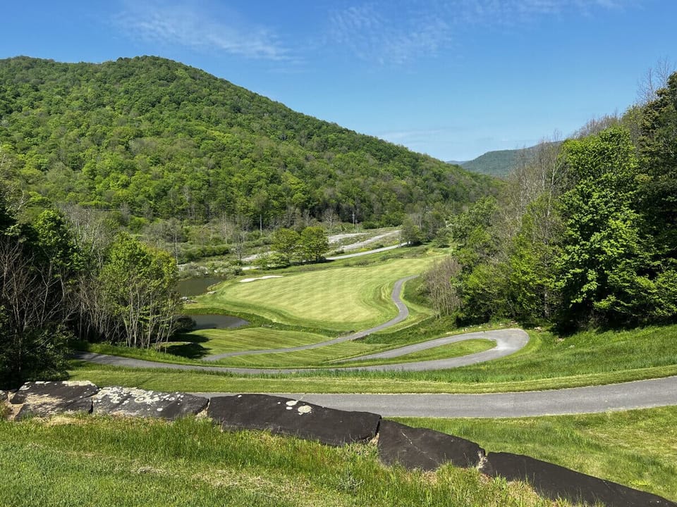 The Raven golf course elevated tee box. Dog leg right.