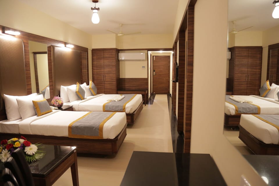 Luxury Triple Room | Bathroom | Shower, rainfall showerhead, free toiletries, hair dryer (on request)