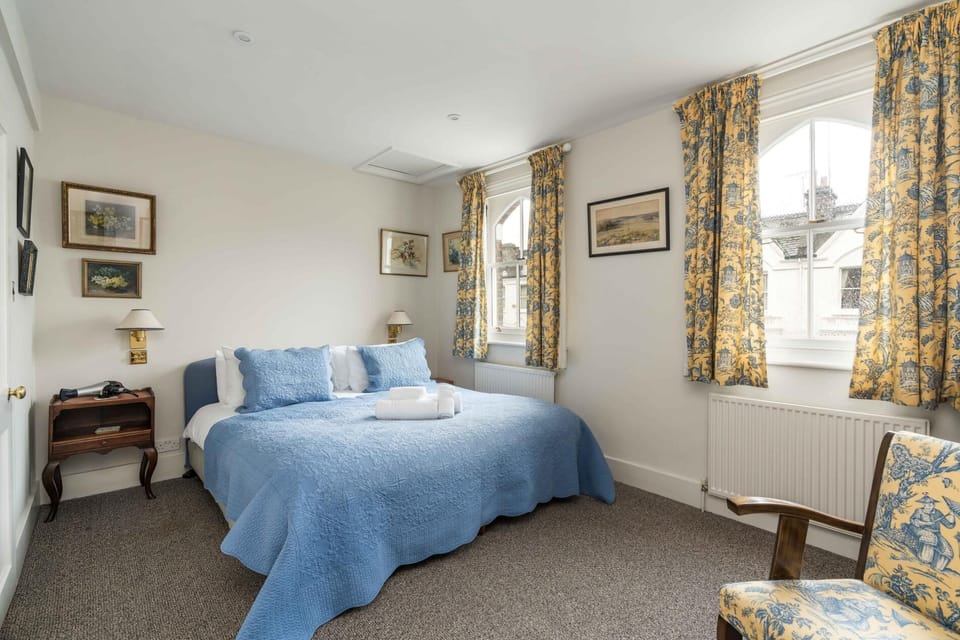Charming 2BD Garden House - Hammersmith Cottage in London