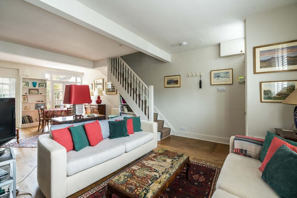 House (2 Bedrooms) | Living area