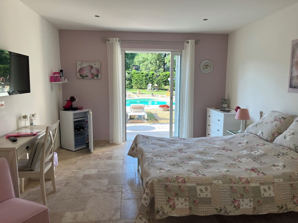 Classic Room | Desk, soundproofing, free WiFi, bed sheets