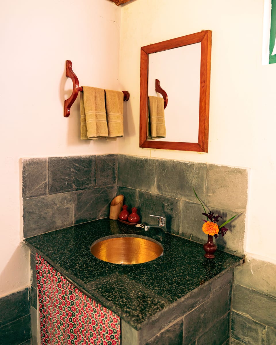 Deluxe Twin Room | Bathroom | Free toiletries, slippers, towels, soap