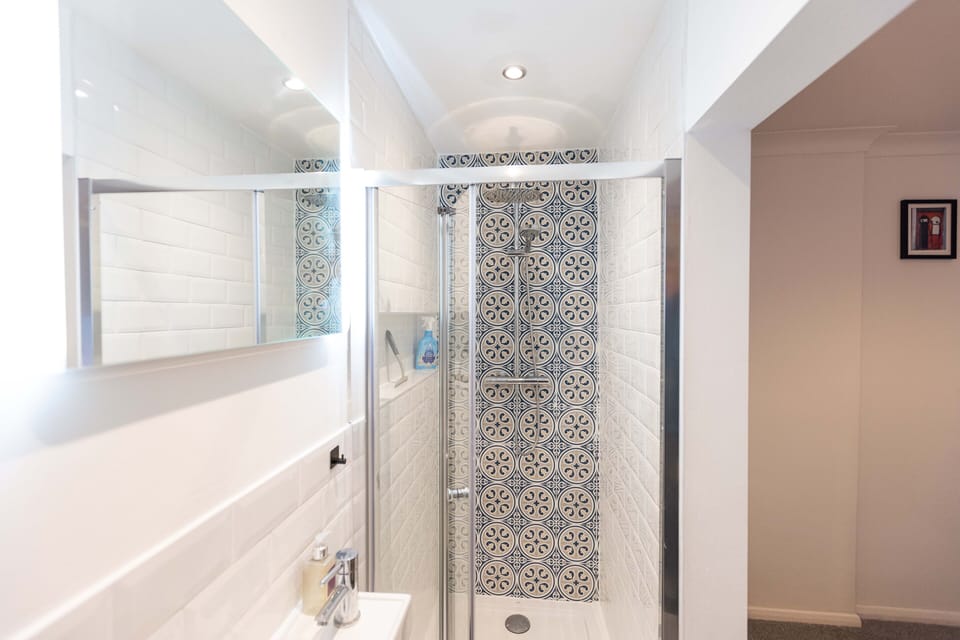En-suite shower in double bedroom