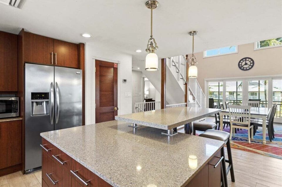 The perfect space for meal prep, casual dining, and entertaining.