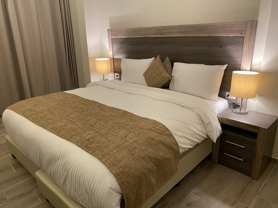 Egyptian cotton sheets, premium bedding, Select Comfort beds, minibar