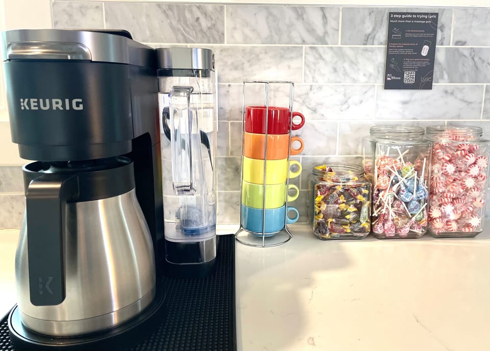 Keurig Pro coffee maker: Make 1 cup or a full pot.