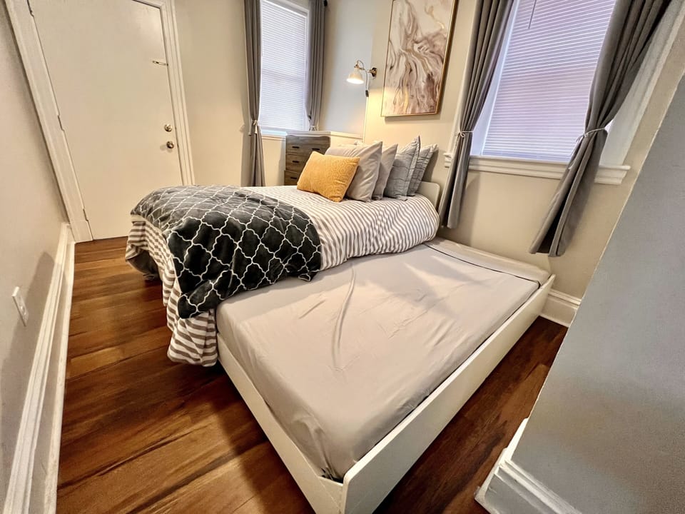2nd bedroom with twin bed and twin pullout trundle.
