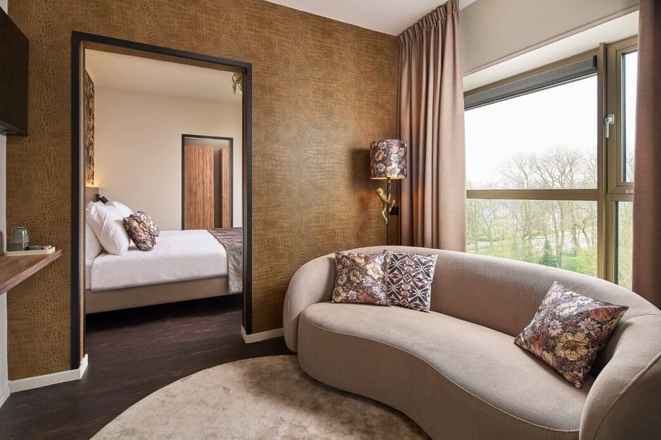 Deluxe Twin Room, 2 Twin Beds | Living area | TV