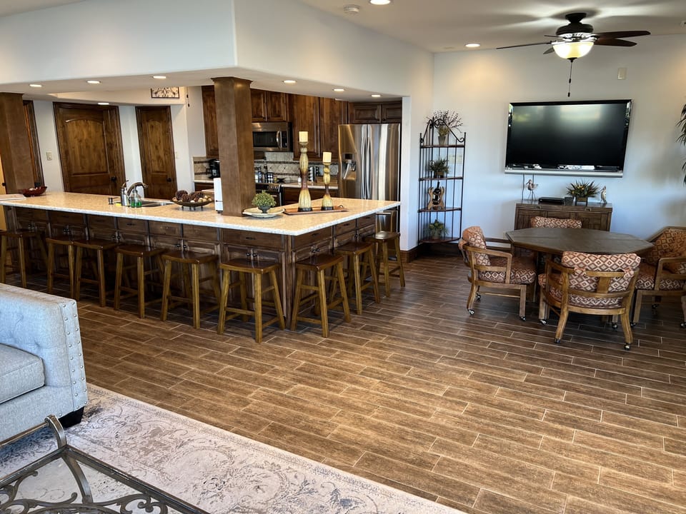 Kitchen and breakfast area.