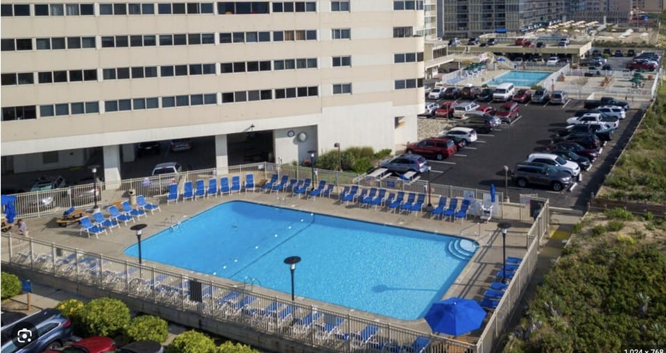 Atlantis Pool