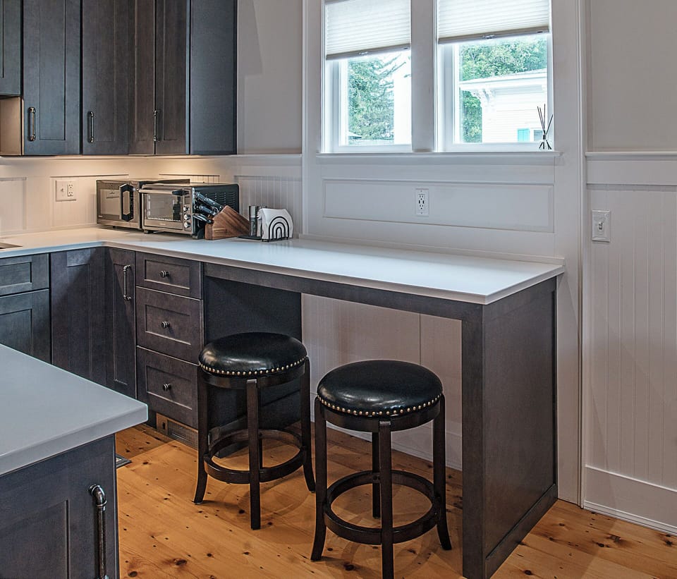 Kitchen breakfast seating
