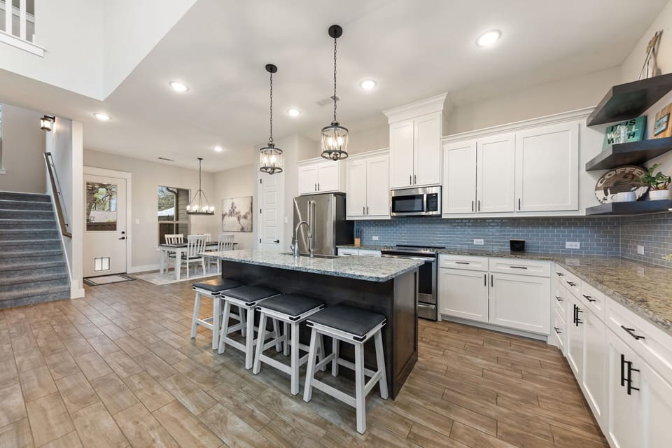 Kitchen fully stocked with all the necessities!
