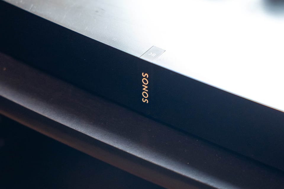Sonos Soundbar in the Eat-in Kitchen - Enjoy Immersive Audio Streaming for Lunch or Dinne