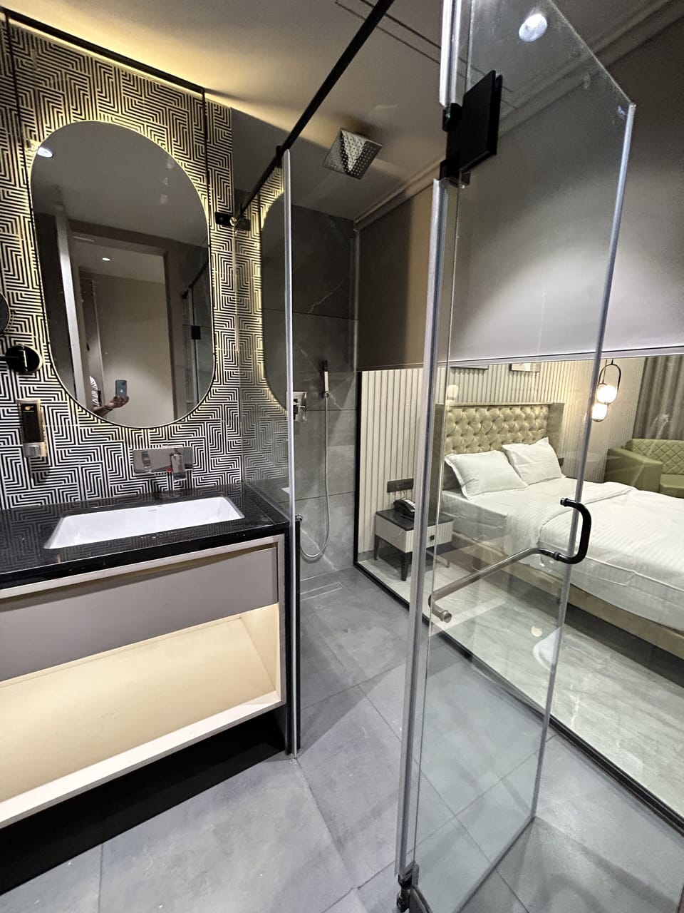 Luxury Room | Bathroom | Shower, towels, soap, shampoo