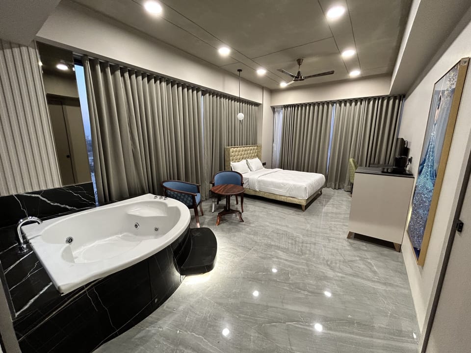 Luxury Room | Premium bedding, desk, bed sheets