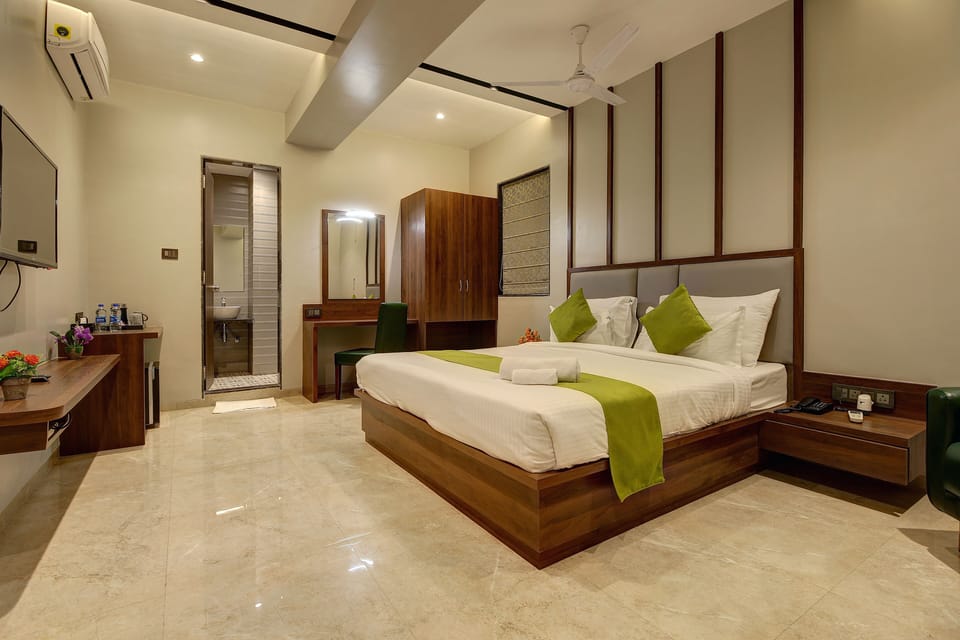 Business Studio Suite | Free WiFi