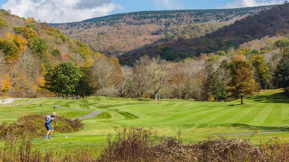 The beautiful Raven golf course is less than 10 mins away