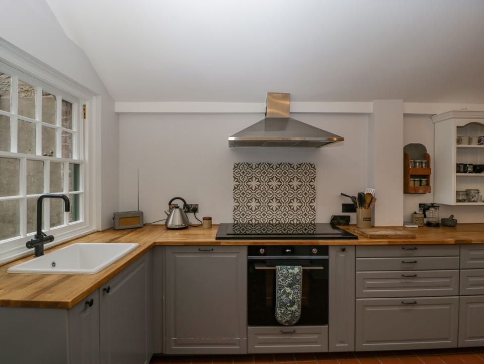 Cottage | Private kitchen | Fridge, dishwasher, electric kettle, toaster