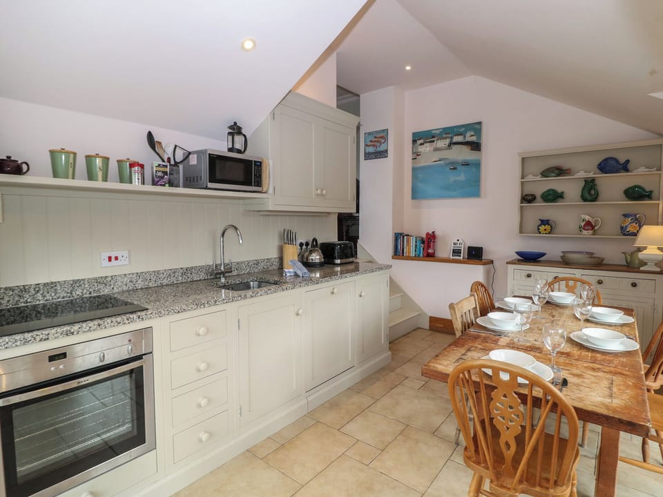 Cottage | Private kitchen | Fridge, dishwasher, electric kettle, toaster