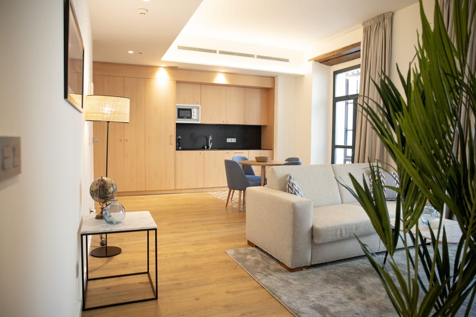 Panoramic Apartment | Private kitchen | Fridge, microwave, stovetop, dishwasher