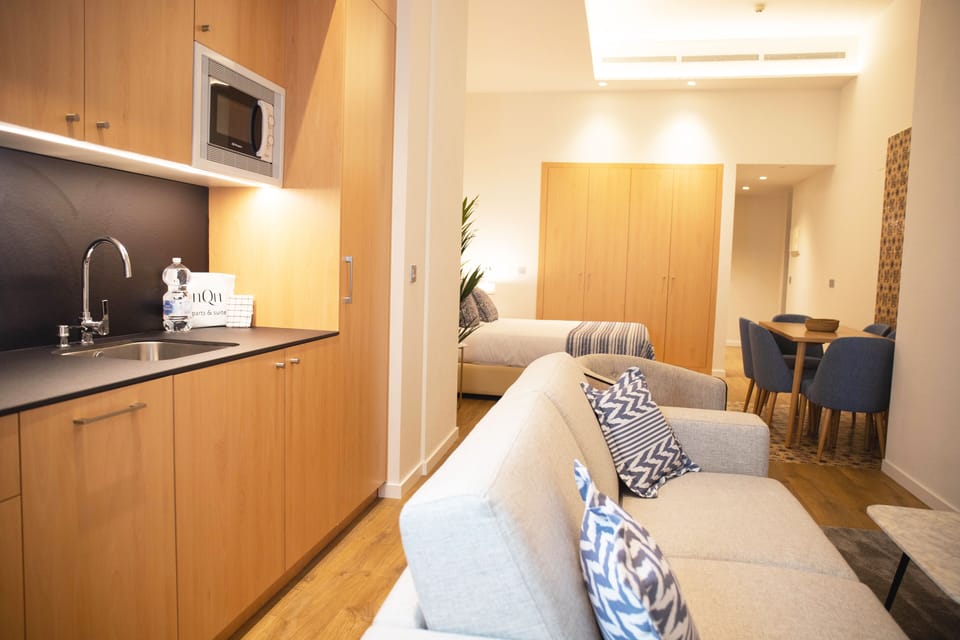 Deluxe Apartment | Private kitchen | Fridge, microwave, stovetop, dishwasher