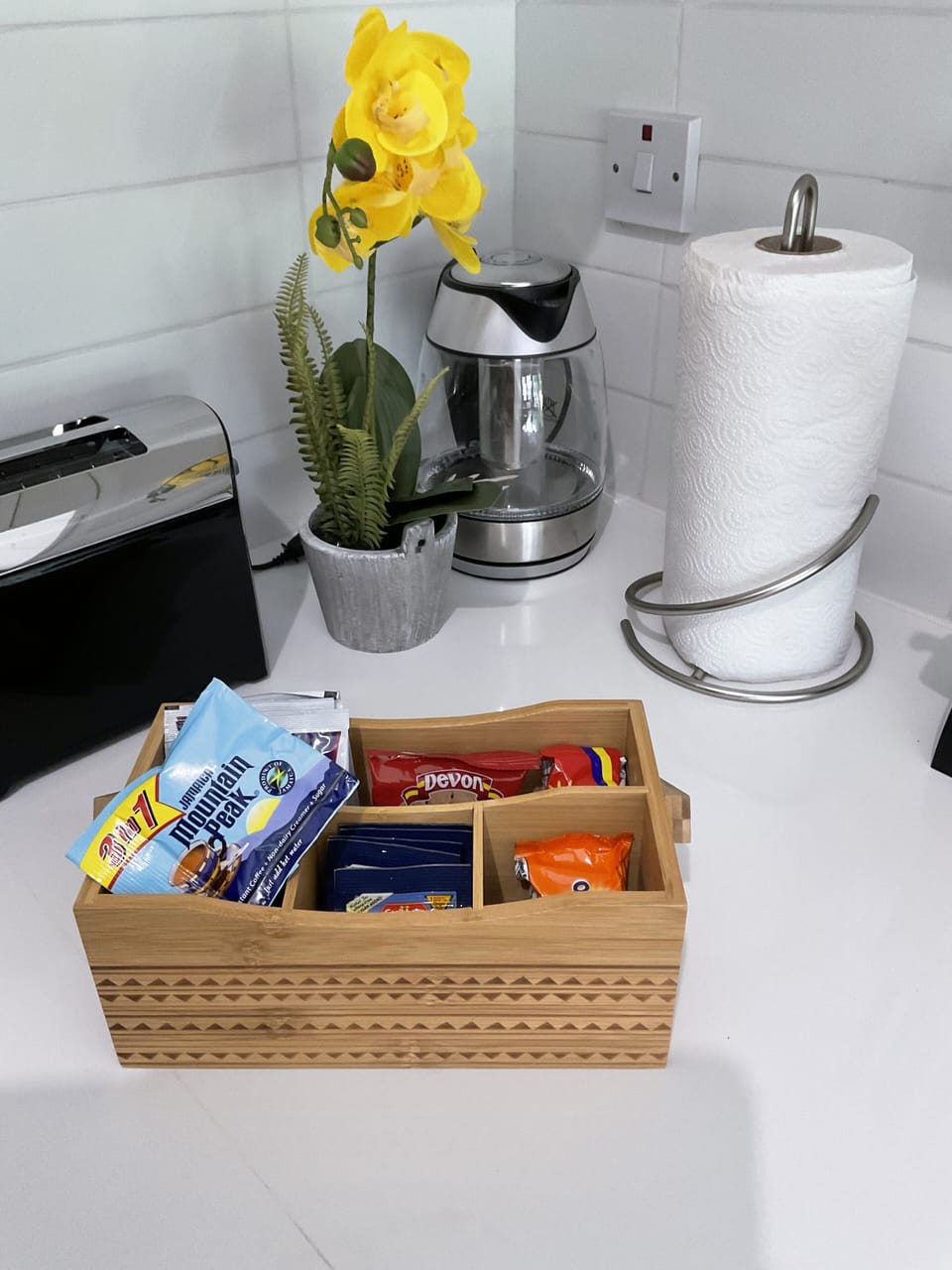 Coffee, tea and light snacks 