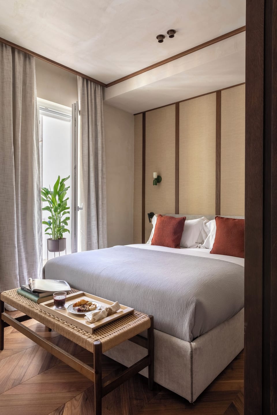 Suite, Balcony | In-room safe, desk, blackout drapes, iron/ironing board
