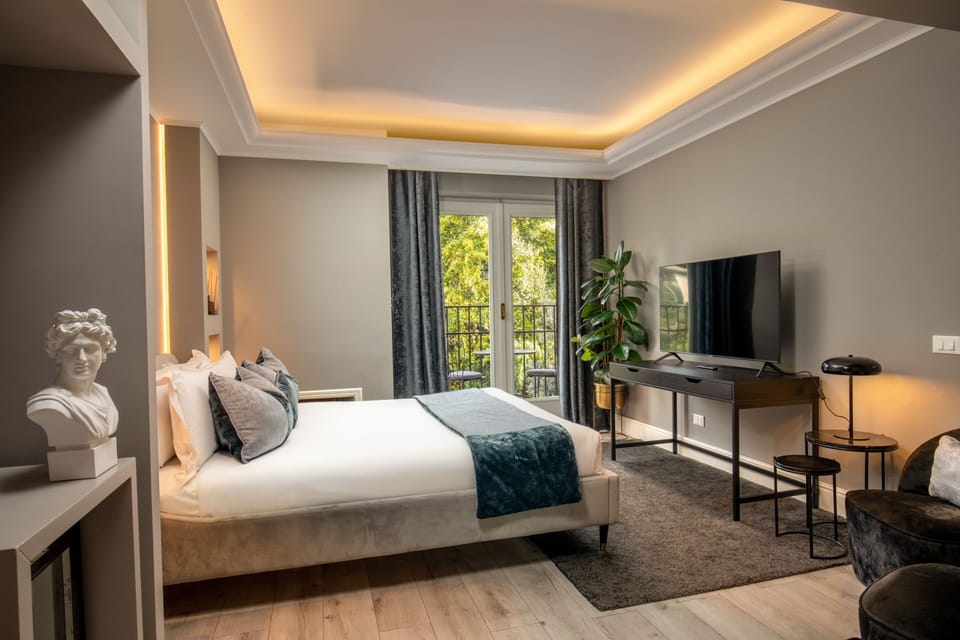 Superior Room, Balcony | In-room safe, desk, blackout drapes, iron/ironing board