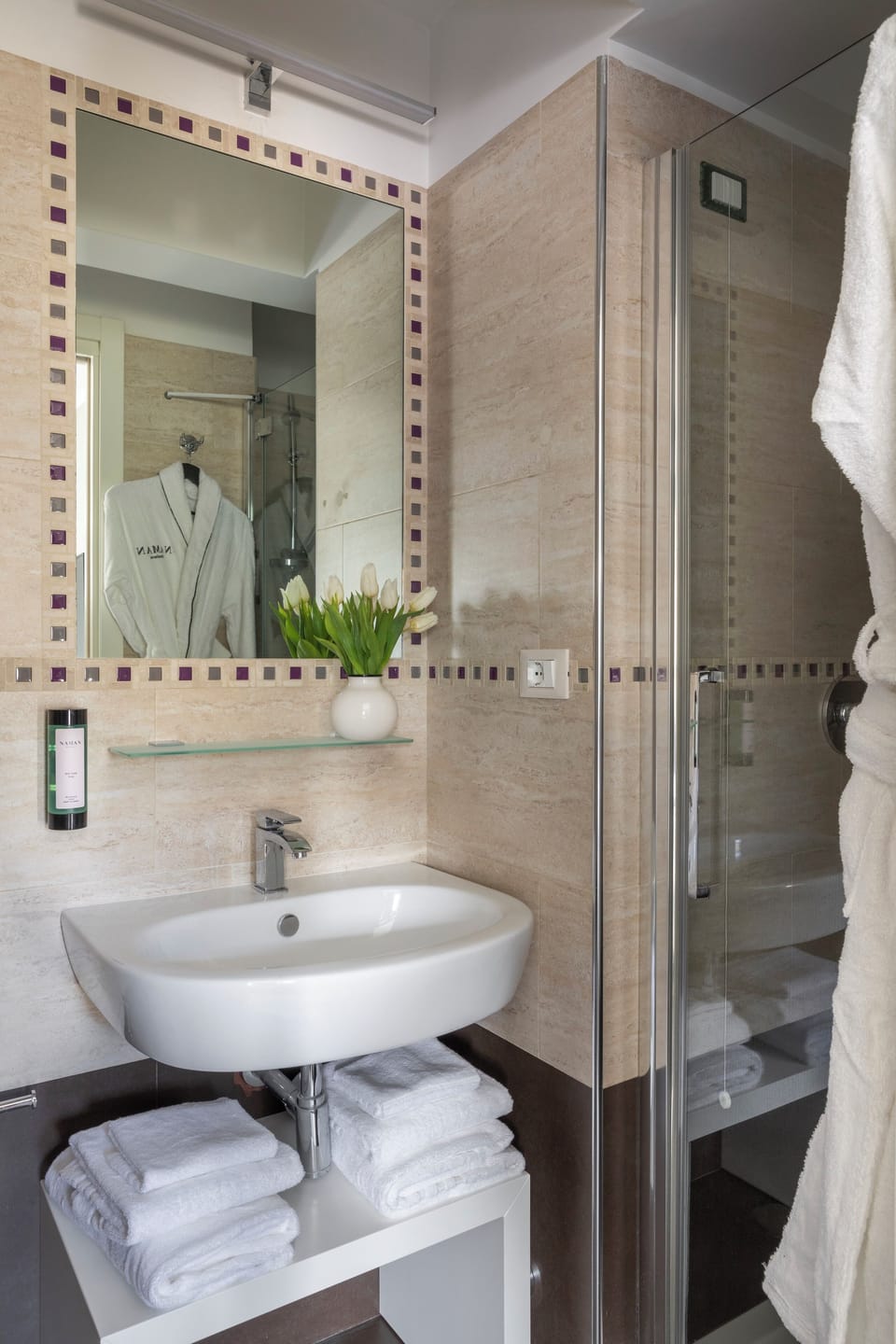 Shower, hair dryer, bathrobes, slippers