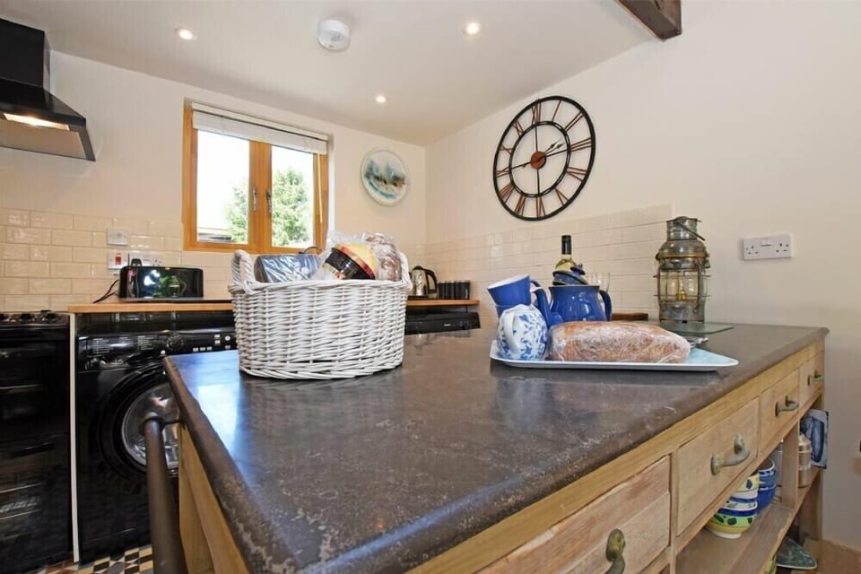 Fridge, dishwasher, cookware/dishes/utensils
