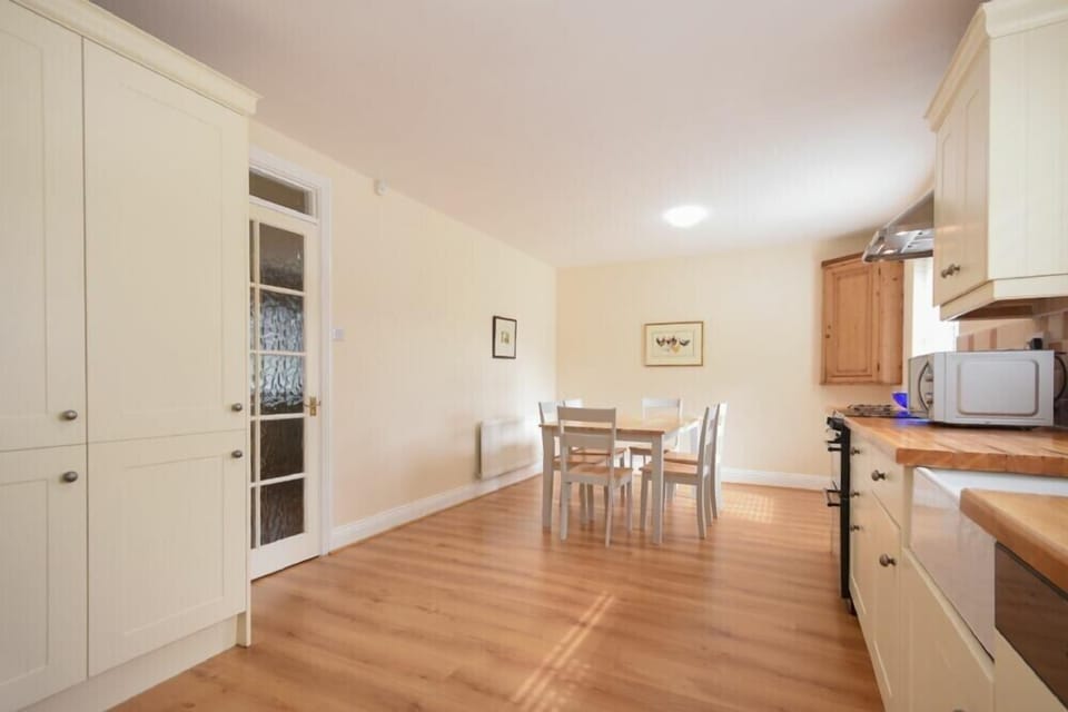 Fridge, dishwasher, cookware/dishes/utensils