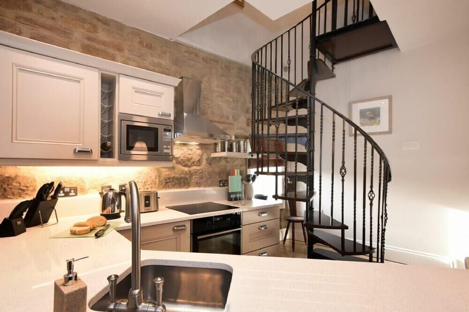 Fridge, dishwasher, cookware/dishes/utensils