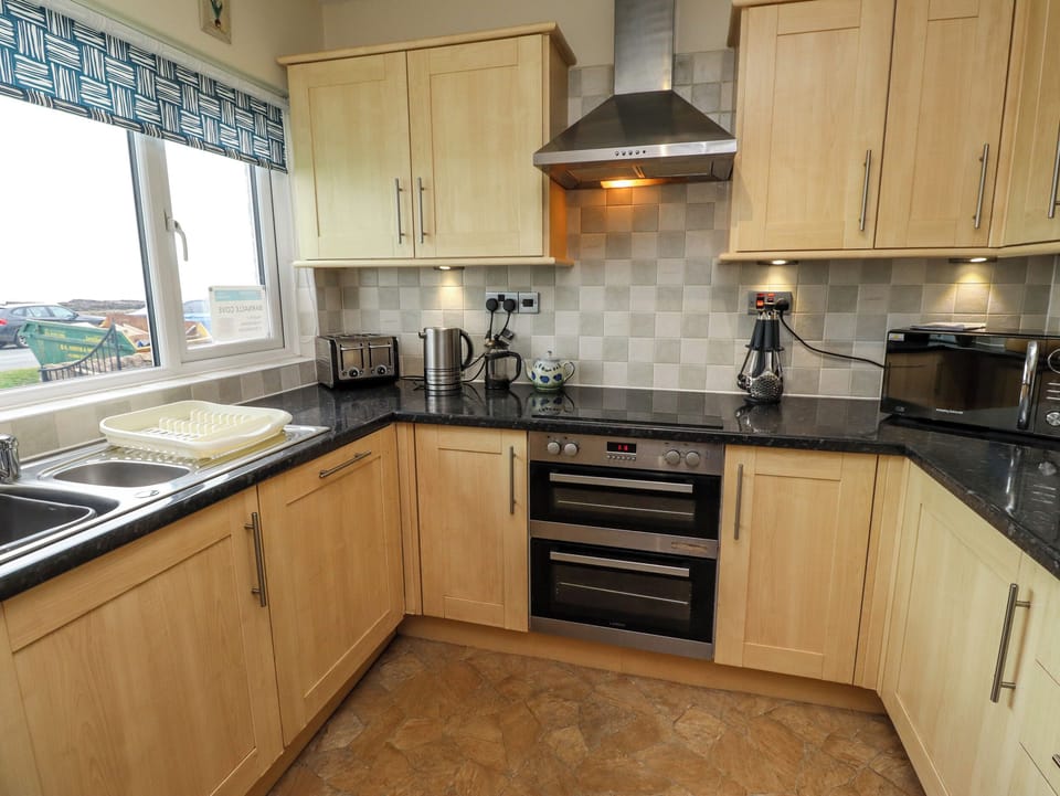 Fridge, dishwasher, cookware/dishes/utensils