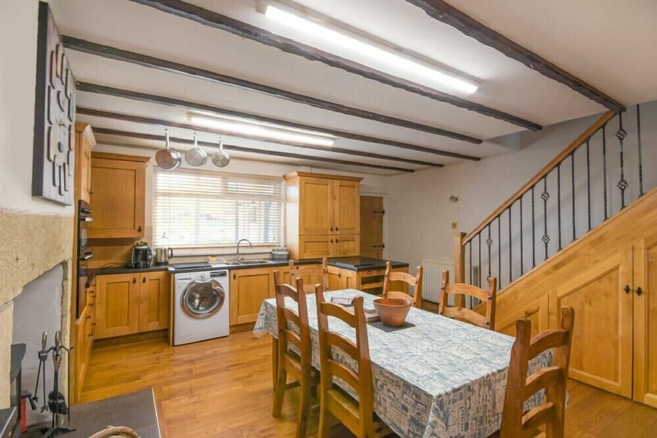 Dishwasher, cookware/dishes/utensils