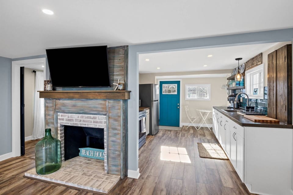 Living Room / Kitchen
